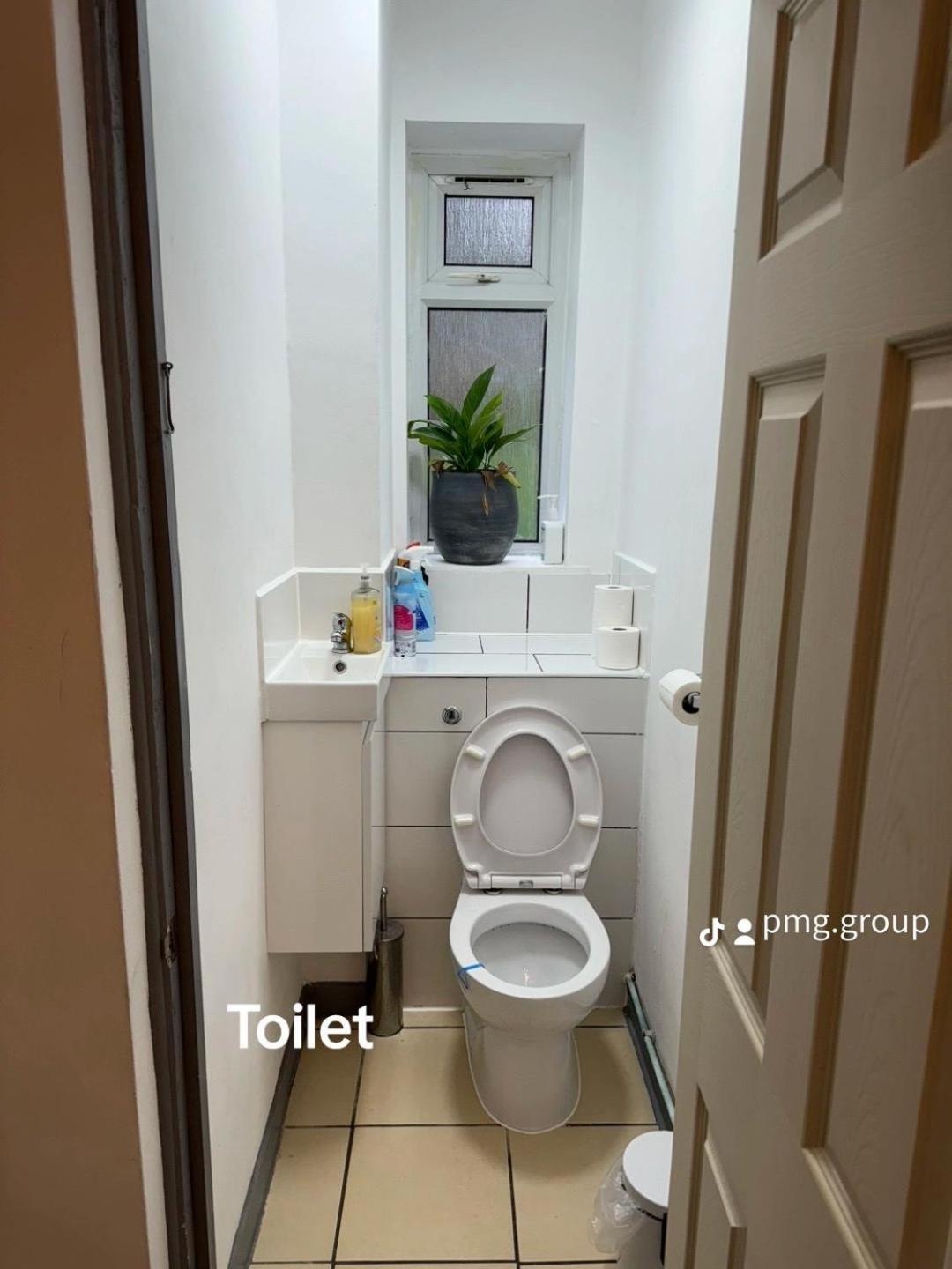 Holiday Villa Лондон Экстерьер фото